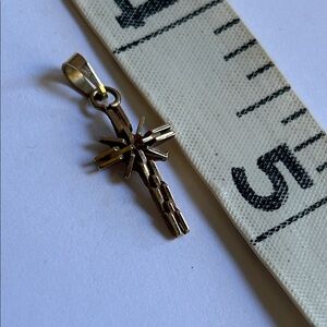 14K Gold Intricate Detail Cross Necklace Pendant Signed MT05